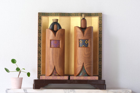 Refined Elegance (Kōga) 興雅 by Shozan Shido 志形尚山 (1932-1995) | Emperial Couple | 31 cm and 34,5 cm