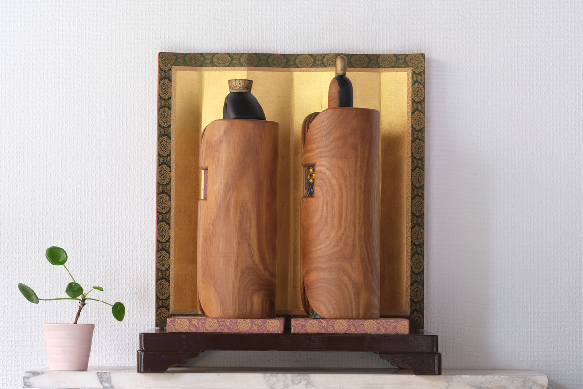 Refined Elegance (Kōga) 興雅 by Shozan Shido 志形尚山 (1932-1995) | Emperial Couple | 31 cm and 34,5 cm