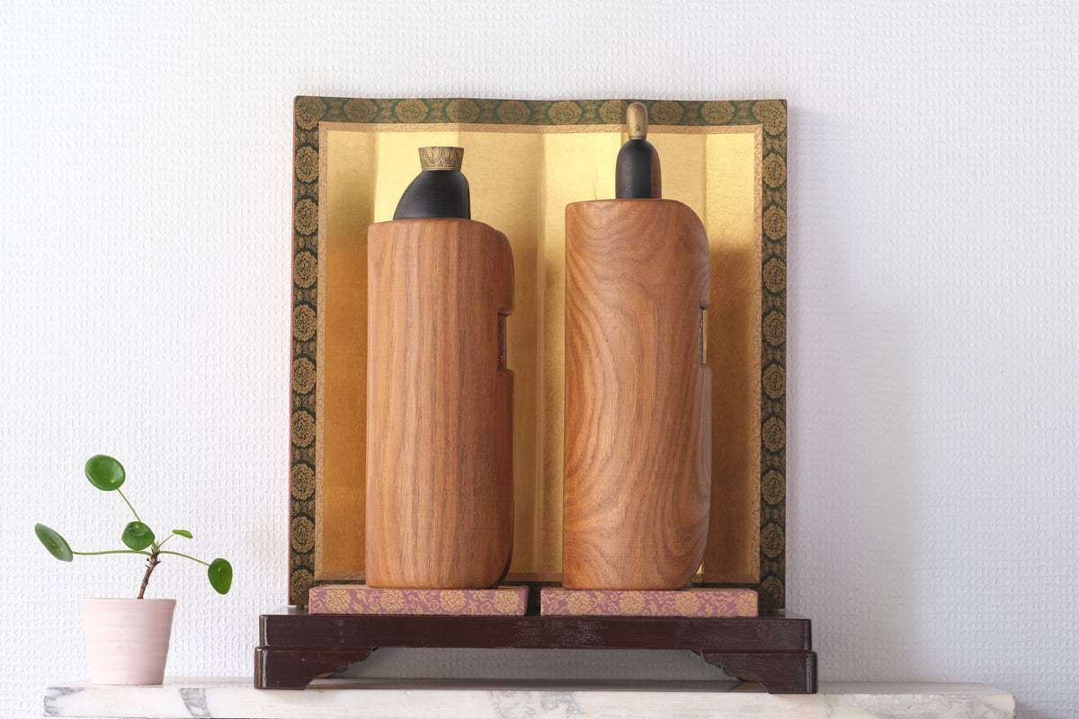 Refined Elegance (Kōga) 興雅 by Shozan Shido 志形尚山 (1932-1995) | Emperial Couple | 31 cm and 34,5 cm