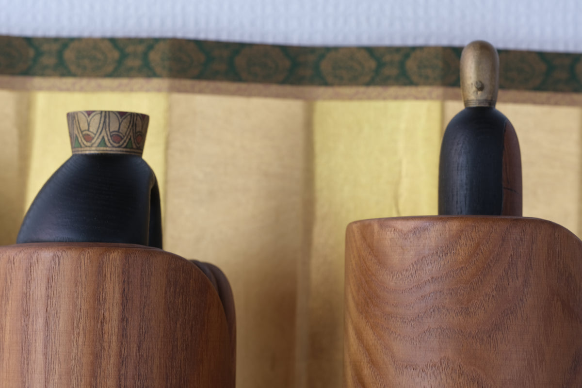Refined Elegance (Kōga) 興雅 by Shozan Shido 志形尚山 (1932-1995) | Emperial Couple | 31 cm and 34,5 cm