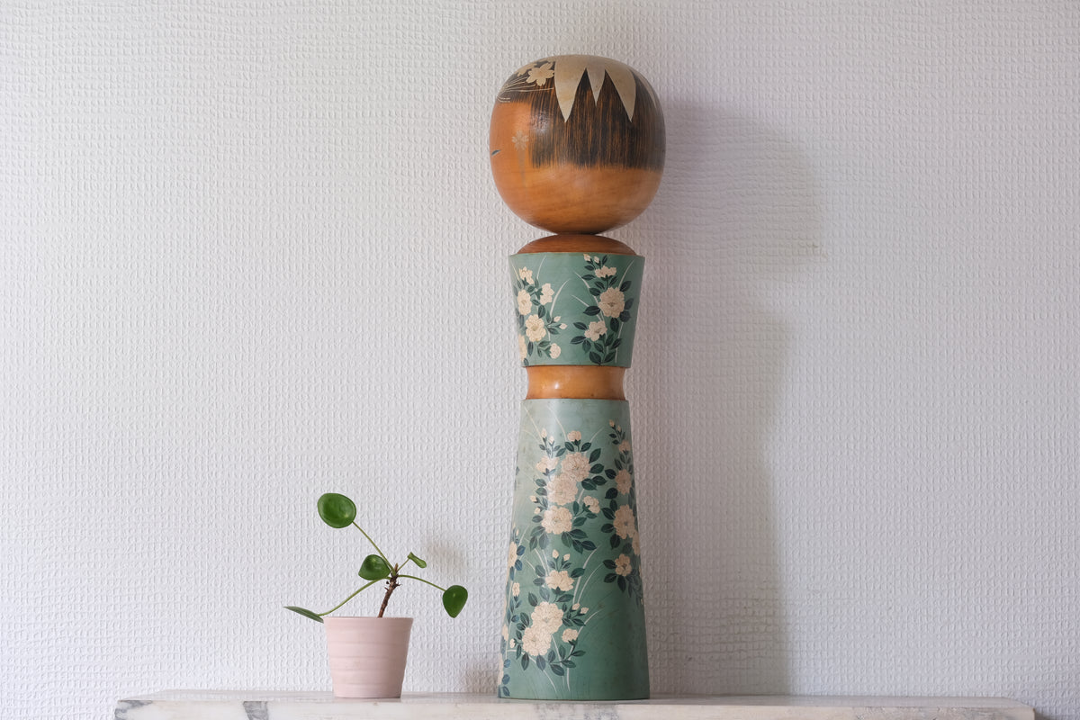 Kokeshi Art by Kurasawa Toshie 倉澤敏恵 (1935-2011) | 48,5 cm