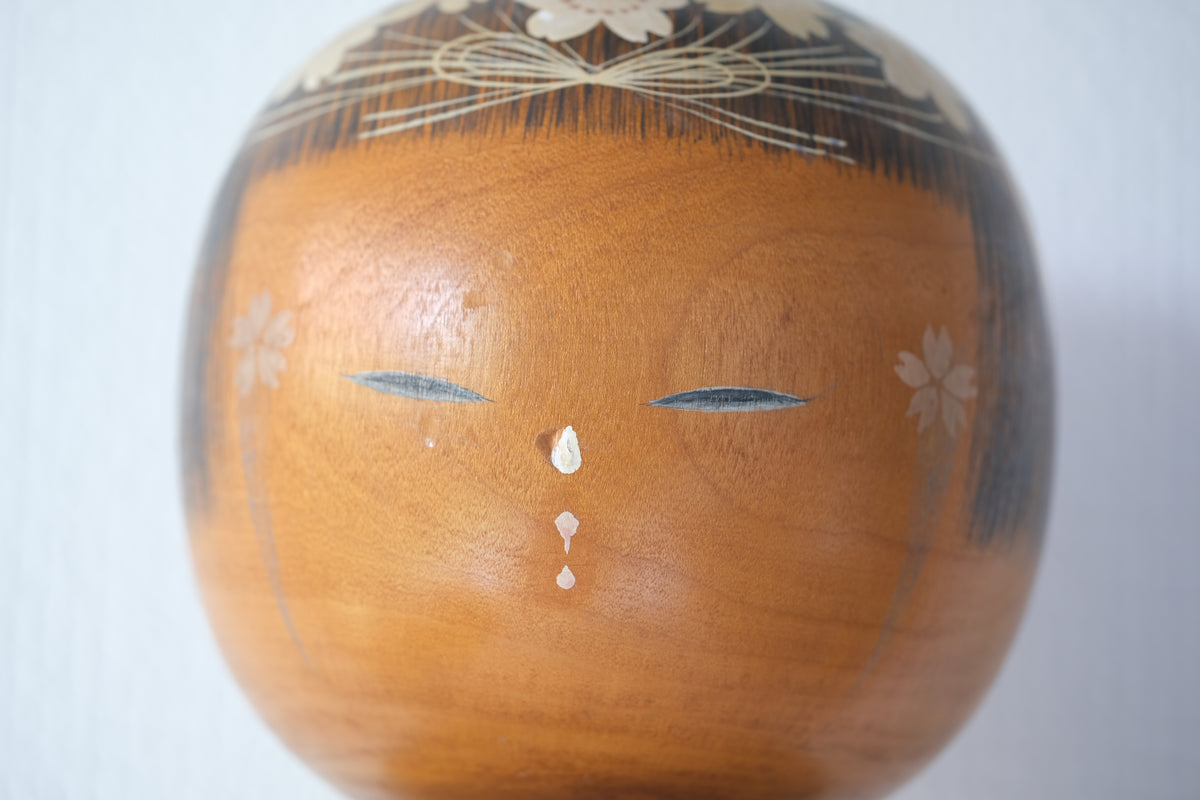 Kokeshi Art by Kurasawa Toshie 倉澤敏恵 (1935-2011) | 48,5 cm
