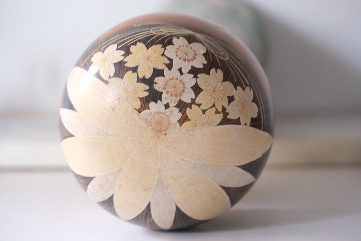 Kokeshi Art by Kurasawa Toshie 倉澤敏恵 (1935-2011) | 48,5 cm