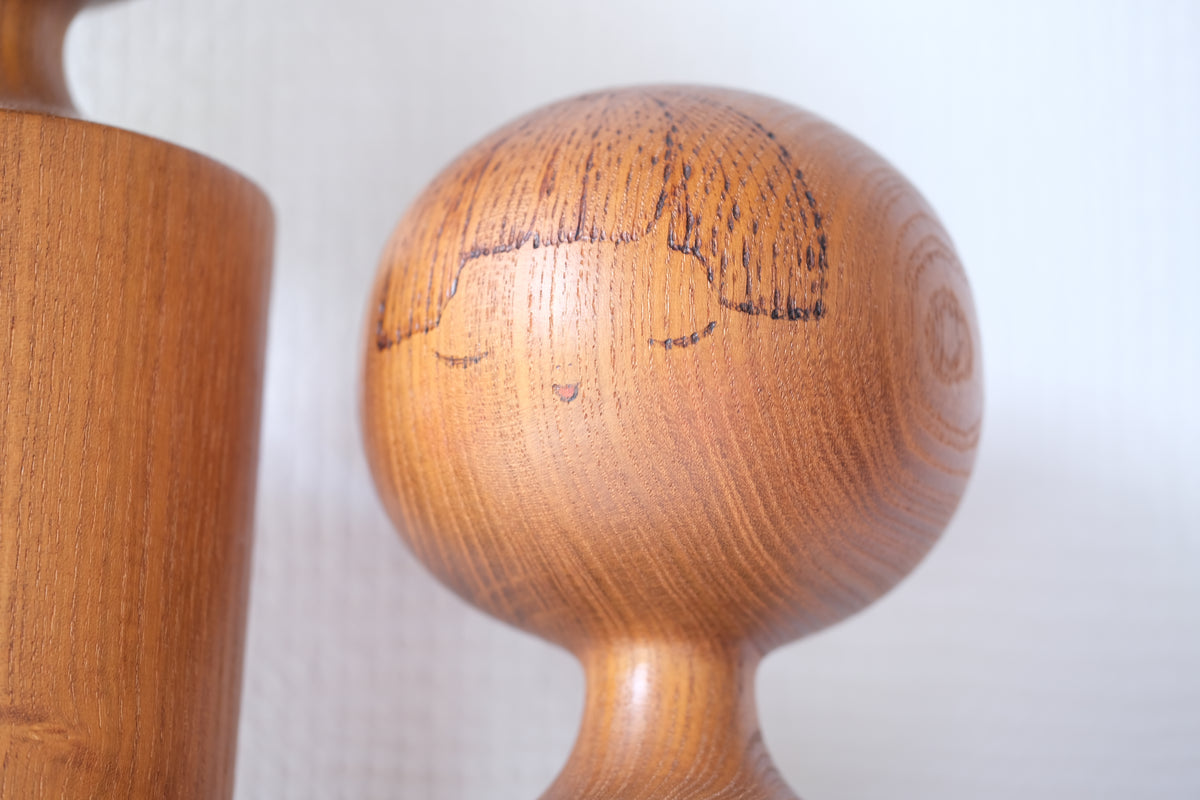 Kokeshi Art by Sansaku Sekiguchi 関口 三作 (1925-2018) | 65 cm and 67,5 cm