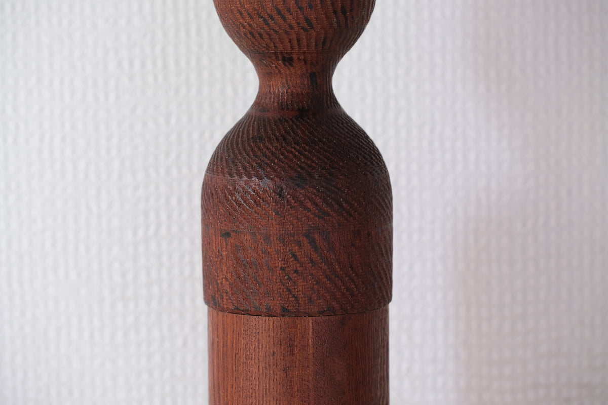 Boy (Warabe) わらべ Kokeshi Art by Shozan Shido 志形尚山 (1932-1995) | Dated: 1976 | 58,5 cm