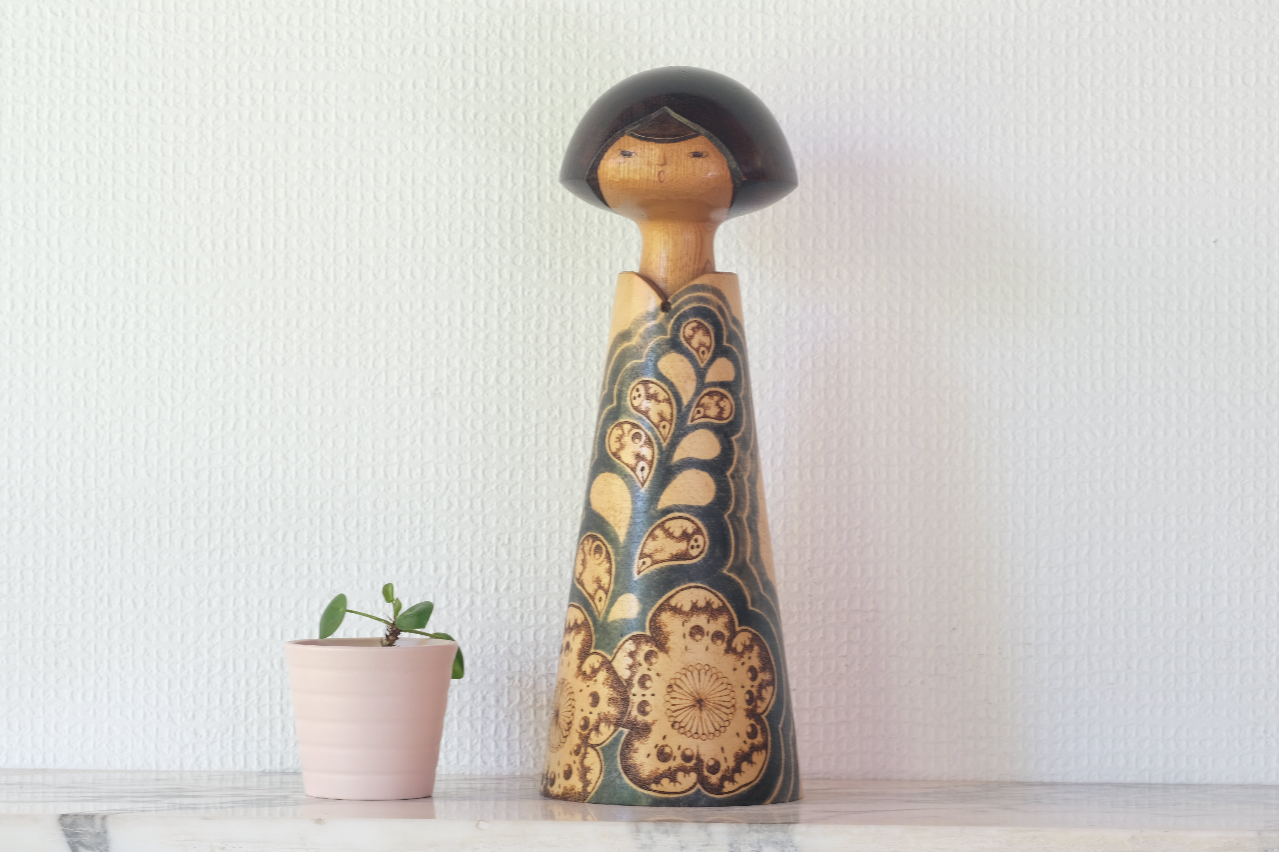 創作こけし　「花童女」渡辺雄二作品　Kokeshi Doll Watanabe Yuji 渡辺雄二 (1951-) – Kokeshi Gallery