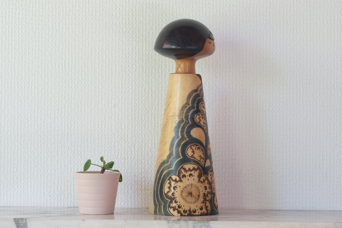 Flower Girl (Hana Otome) 花乙女 by Watanabe Yuji 渡辺雄二 (1951-)