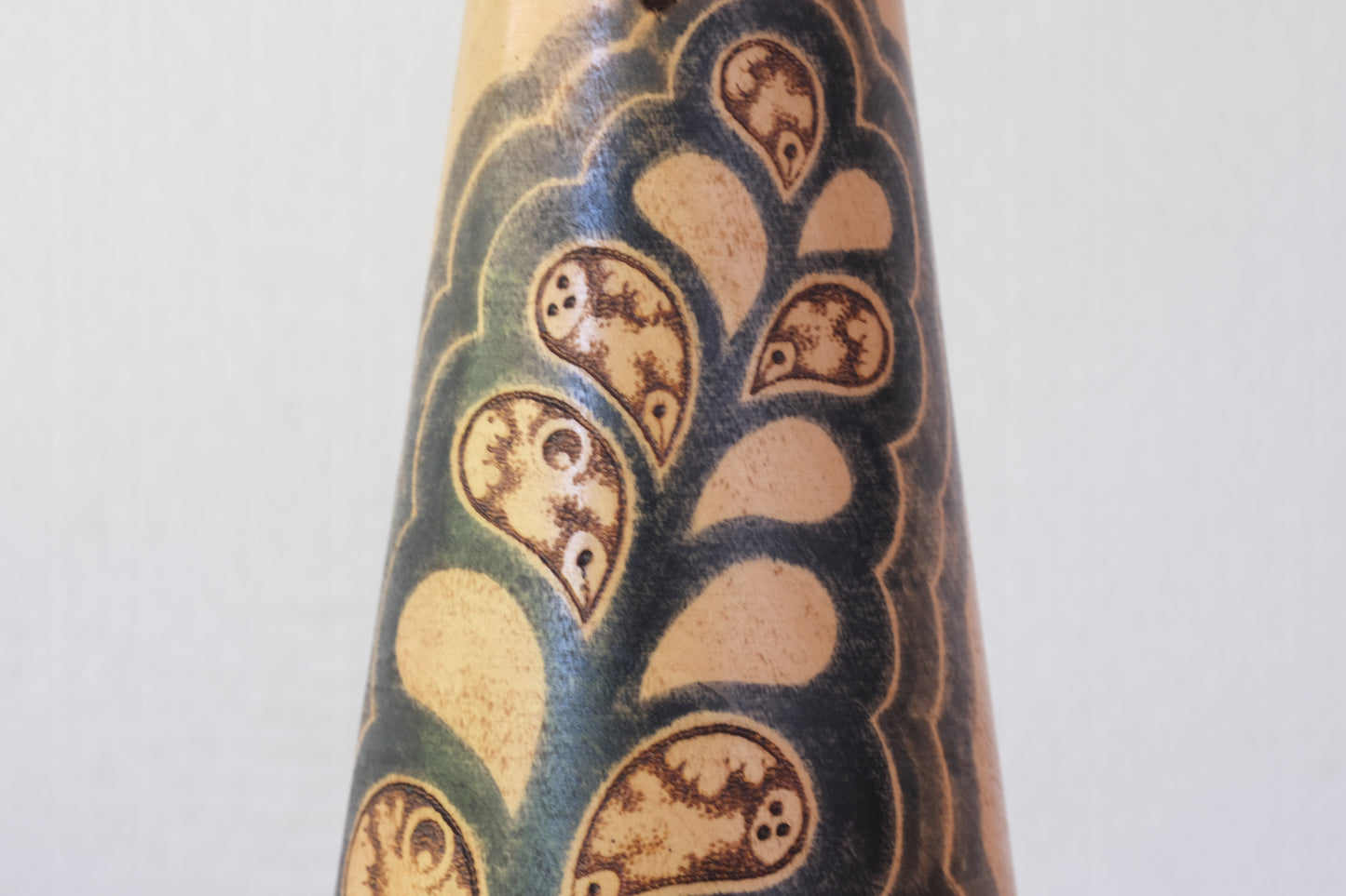 Flower Girl (Hana Otome) 花乙女 by Watanabe Yuji 渡辺雄二 (1951-)