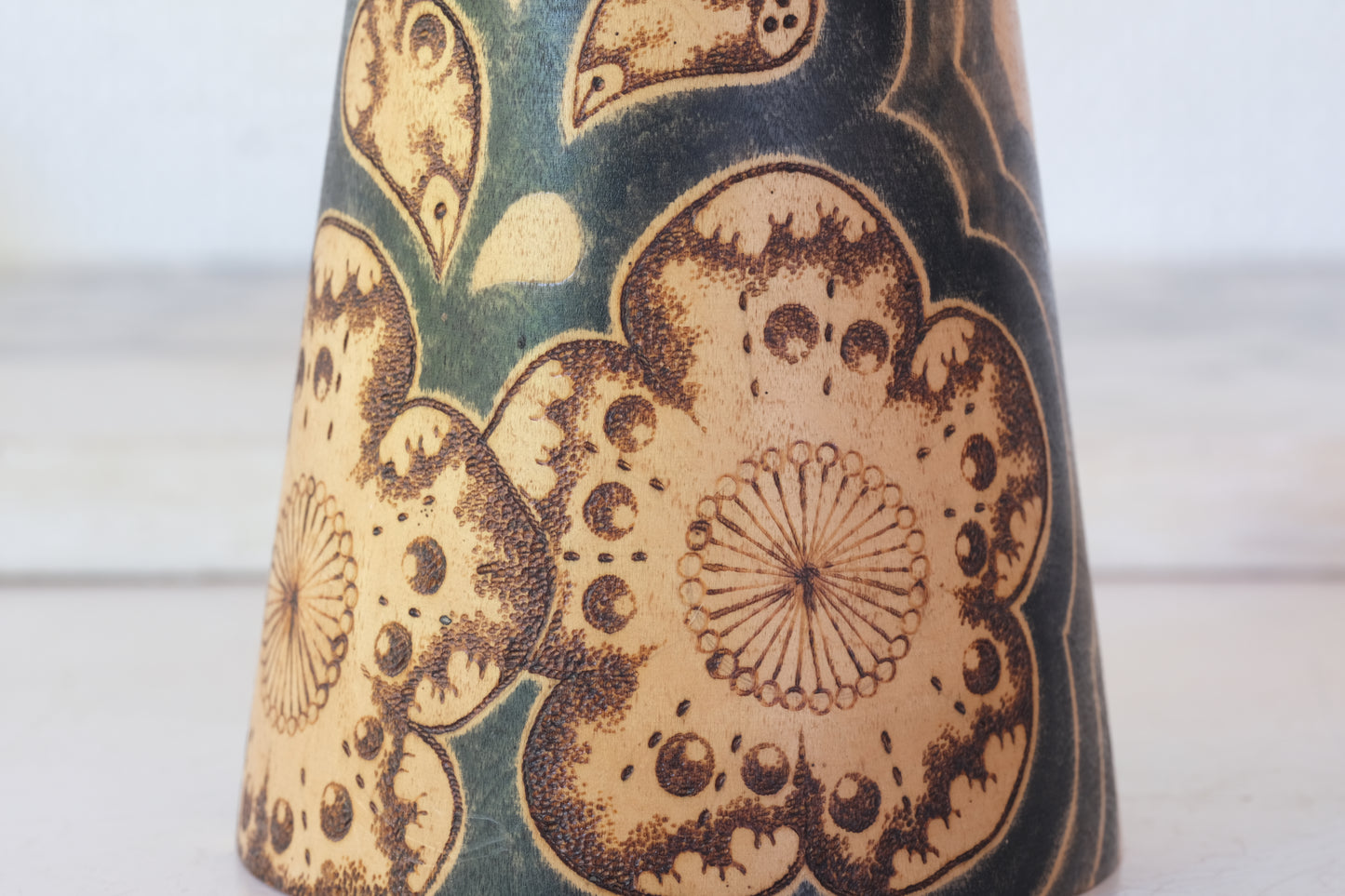 Flower Girl (Hana Otome) 花乙女 by Watanabe Yuji 渡辺雄二 (1951-)