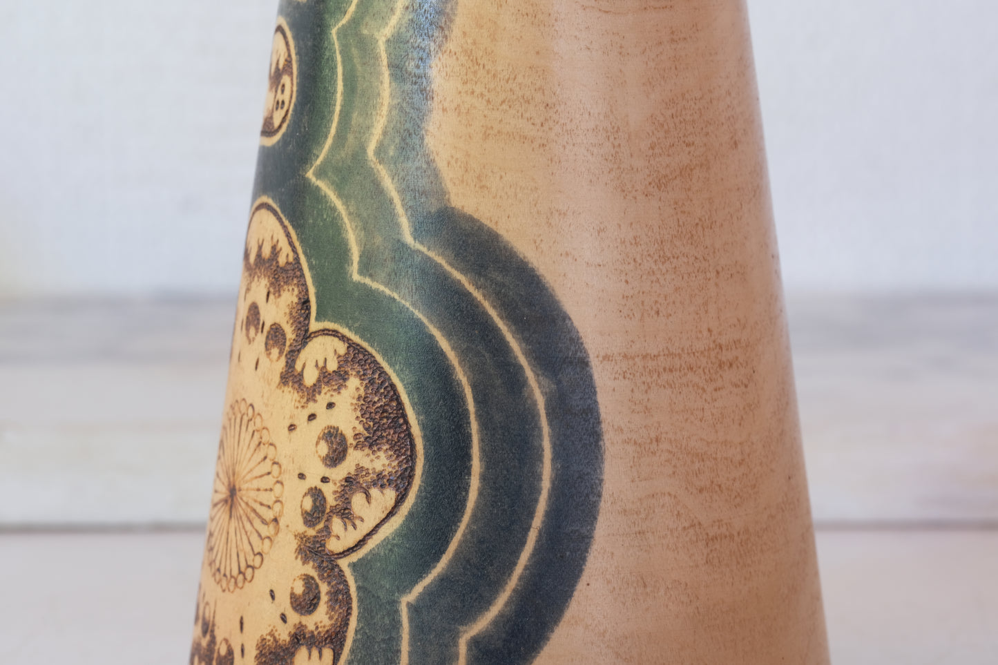 Flower Girl (Hana Otome) 花乙女 by Watanabe Yuji 渡辺雄二 (1951-)