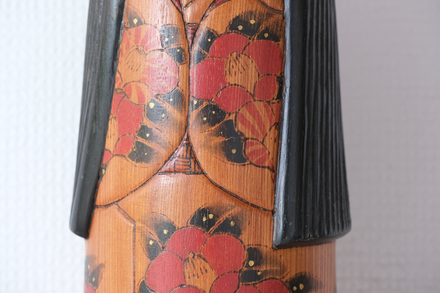 Camellia Mountain (Tsubakiyama) 椿山 by Kato Tatsuo 加藤龍雄 (1940-) | 29 cm