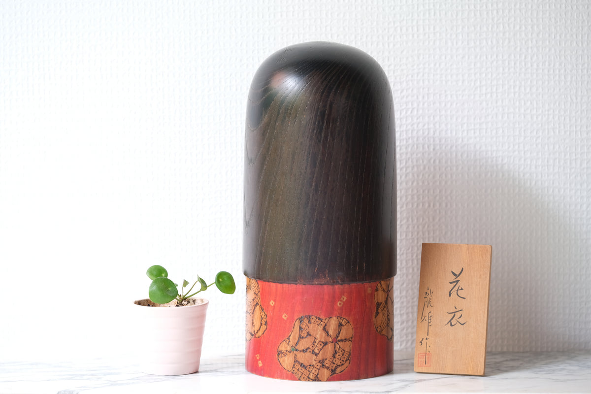 Flower Robe (Hanagoromo) 花衣 by Kato Tatsuo 加藤龍雄 (1940-) | 27,5 cm