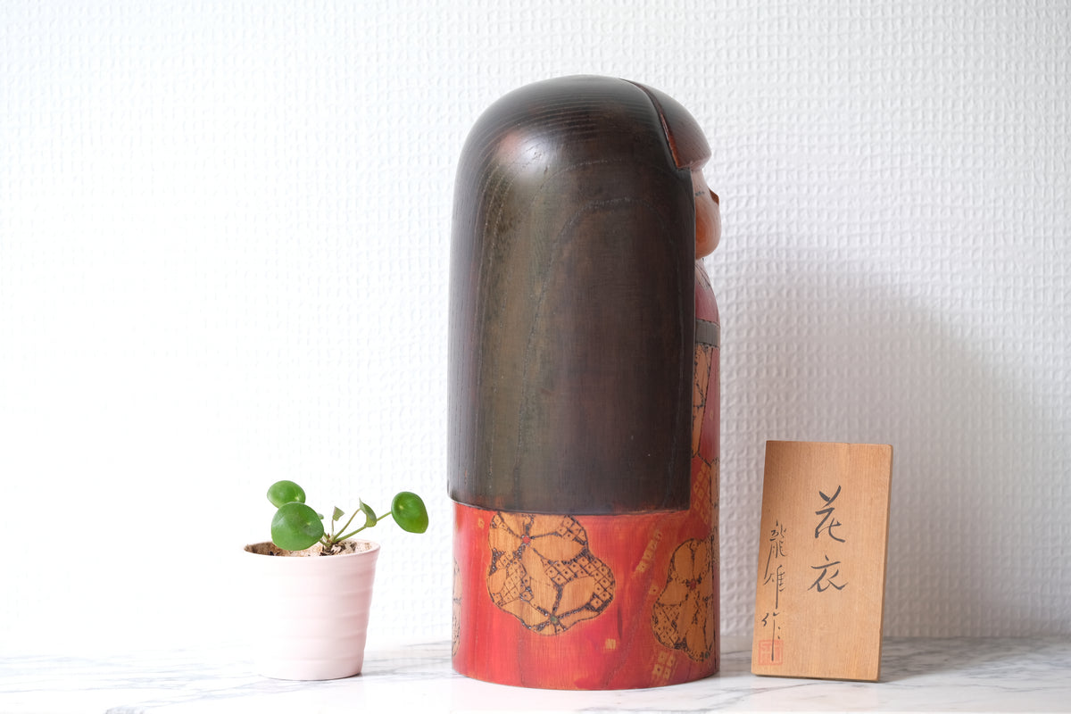 Flower Robe (Hanagoromo) 花衣 by Kato Tatsuo 加藤龍雄 (1940-) | 27,5 cm